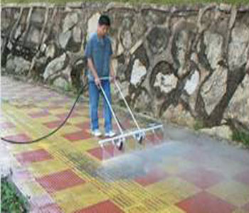 小型人行道专用道路清洗车**推清洗演示