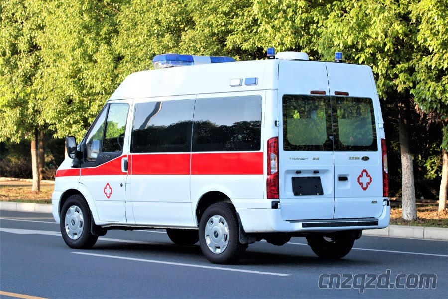 江铃福特新时代V348救护车 CLW5041XJHJ5型救护车