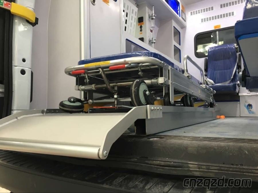 江铃福特新时代V348救护车 CLW5041XJHJ5型救护车