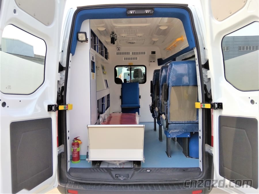 江铃福特新时代V348救护车 CLW5041XJHJ5型救护车