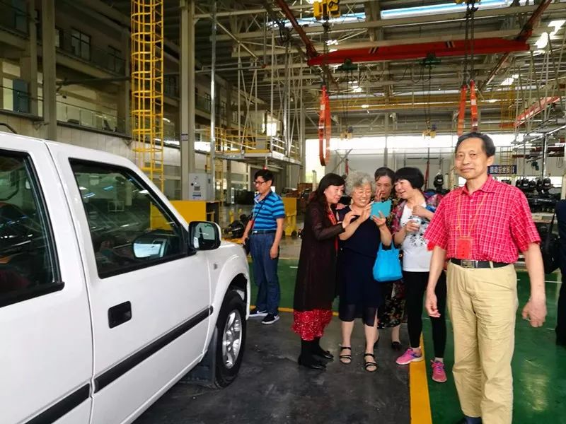 老干部古诗词大赛观光采风团莅临程力汽车集团