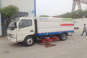东风福瑞卡扫路车图片