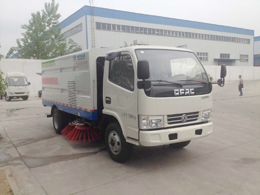 东风小霸王小型扫路车图片