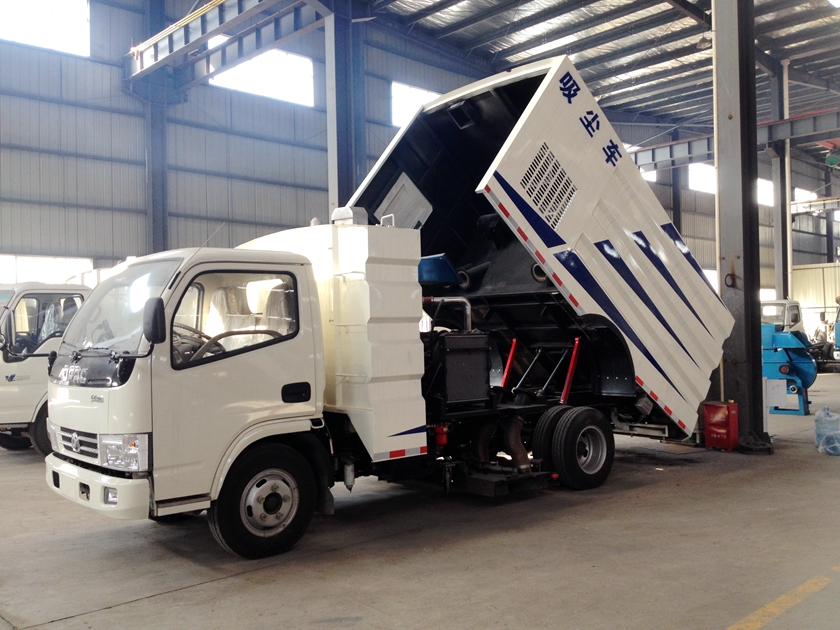 东风多利卡5吨吸尘车图片