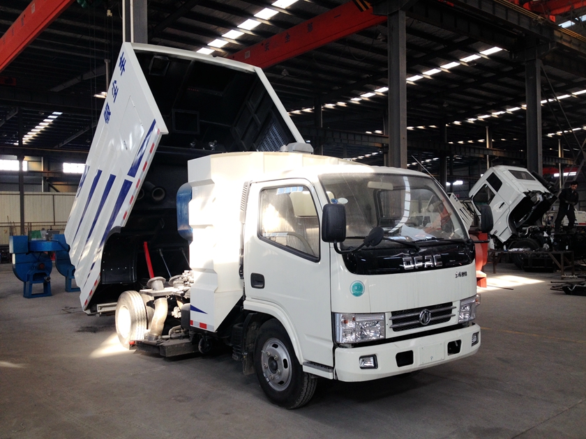 东风多利卡小型吸尘车照片