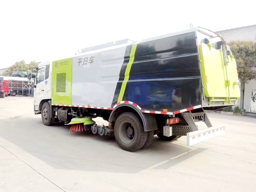 东风天锦吸尘车图片,CLW5180TXCD5型吸尘车图片