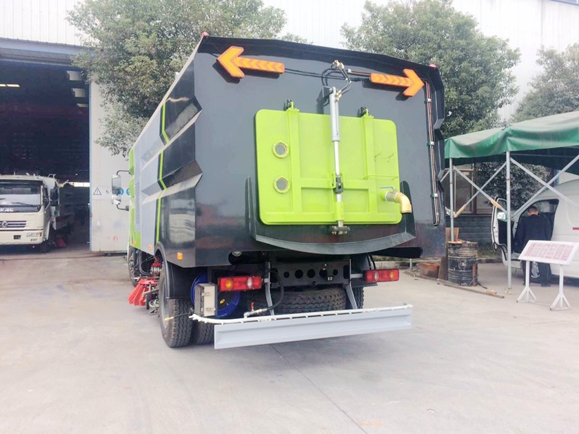 东风天锦CLW5160TXSD5型洗扫车图片