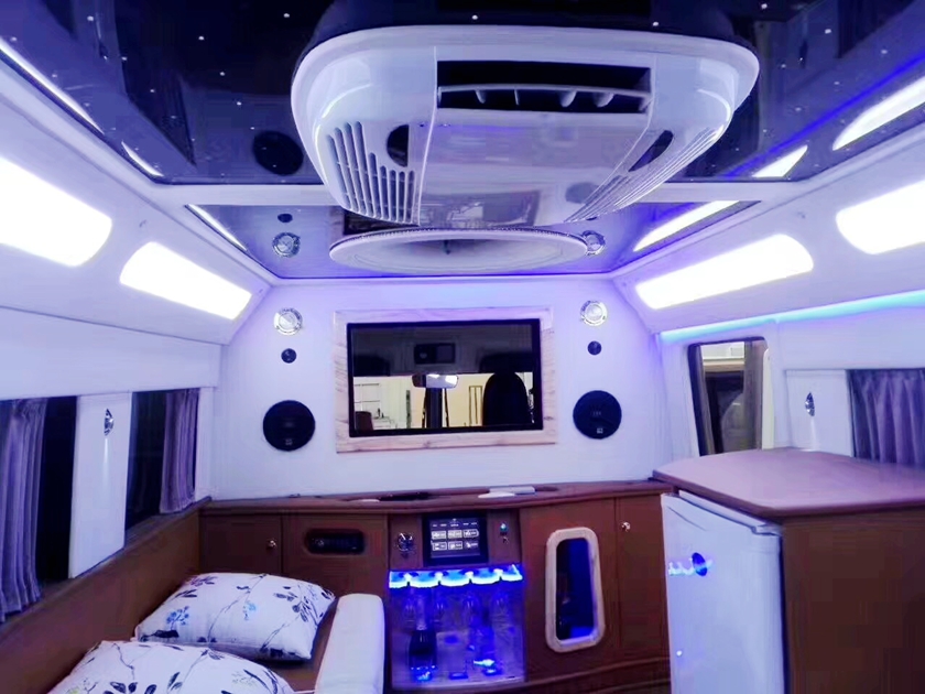 依维柯2046四驱越野房车图片,依维柯房车内饰图片,依维柯房车图片,四驱越野房车图片