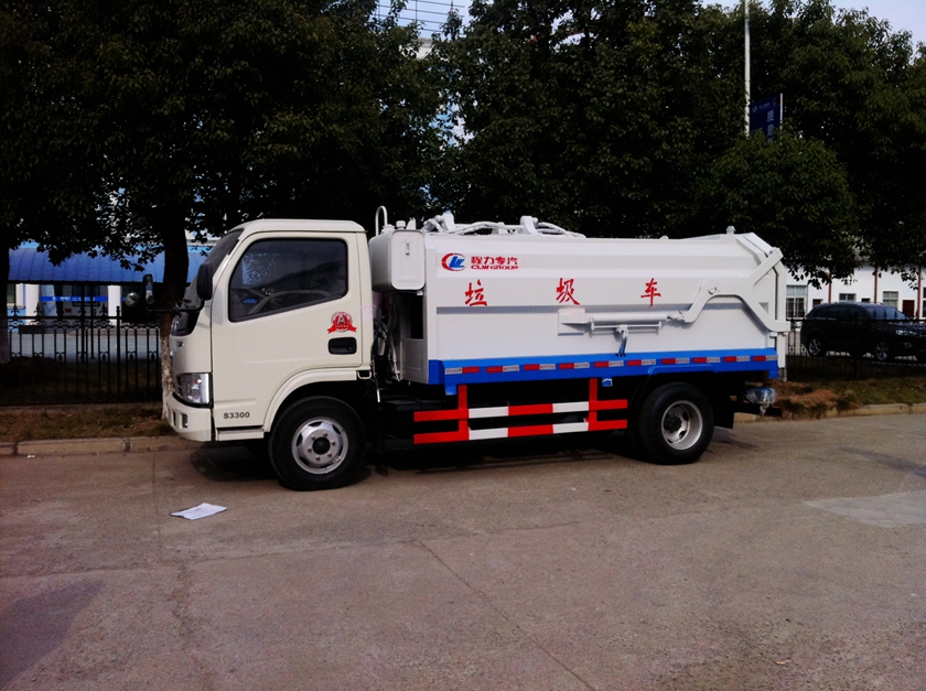 东风福瑞卡侧装挂桶式垃圾压缩车图片,东风福瑞卡侧装压缩车图片,东风福瑞卡侧装压缩垃圾车图片