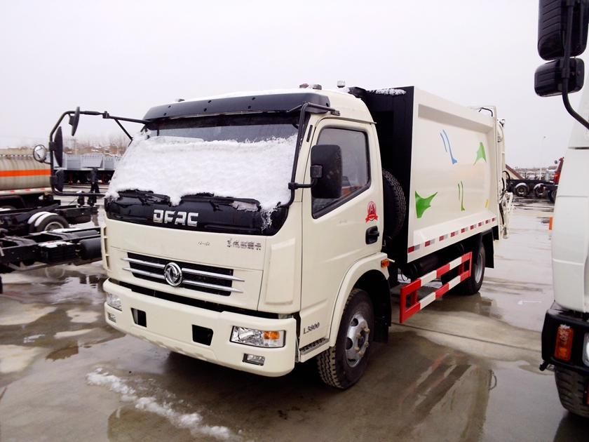 东风多利卡后装式压缩垃圾车驾驶室前部照片,东风多利卡压缩垃圾车图片