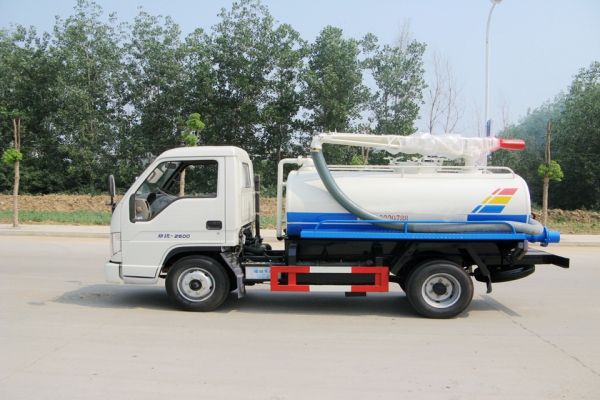 福田赛锐2800小型吸粪车图片