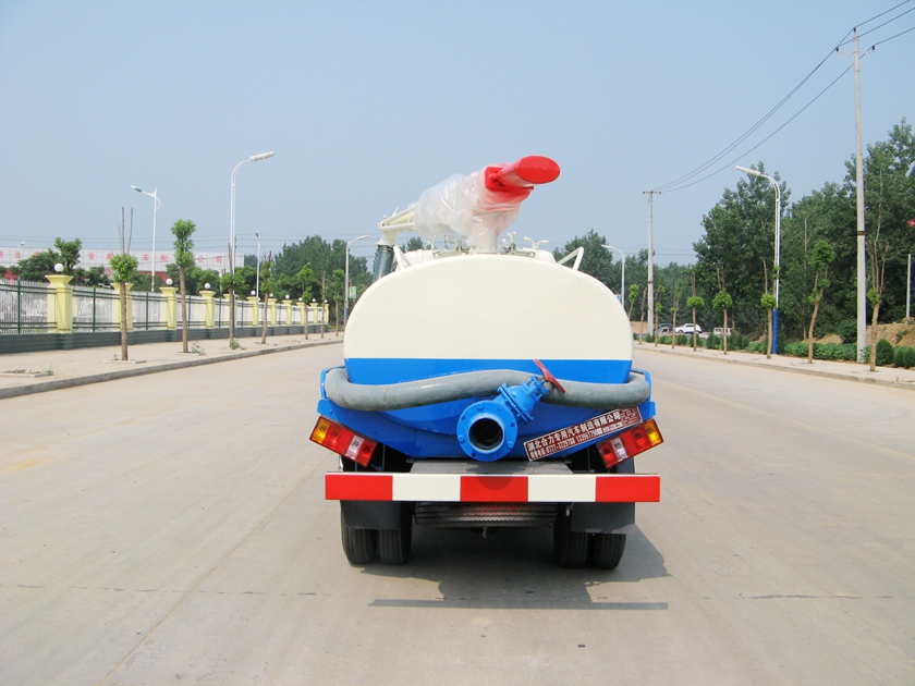 福田赛锐2800小型吸粪车图片,福田吸粪车罐体后部图片