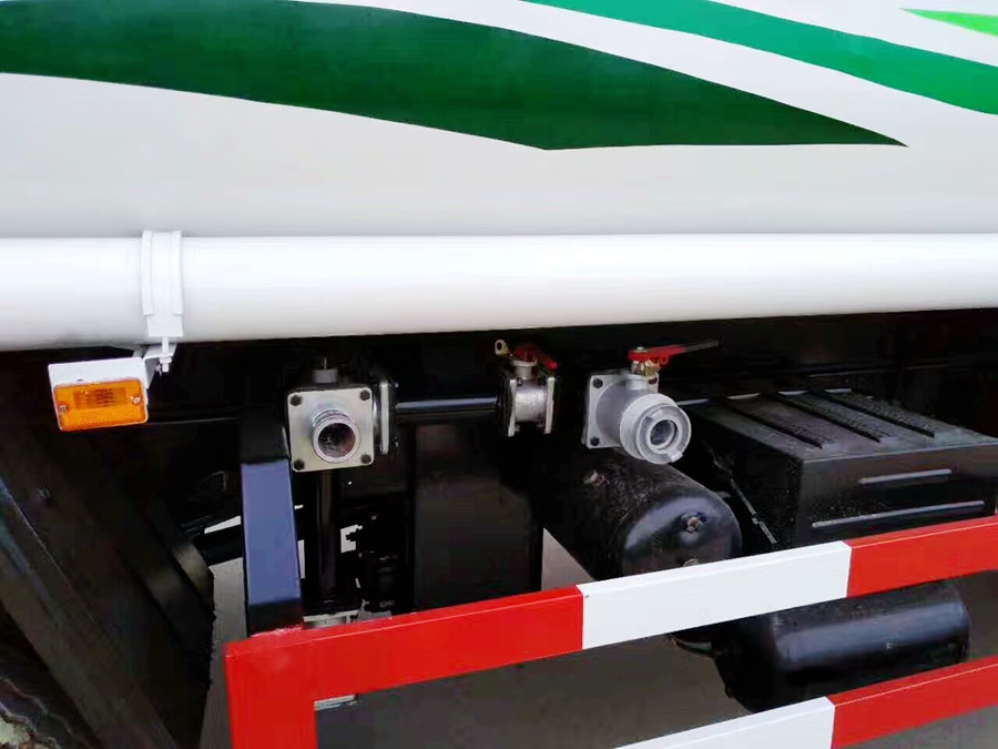 东风御虎洒水车图片,东风12吨洒水车图片