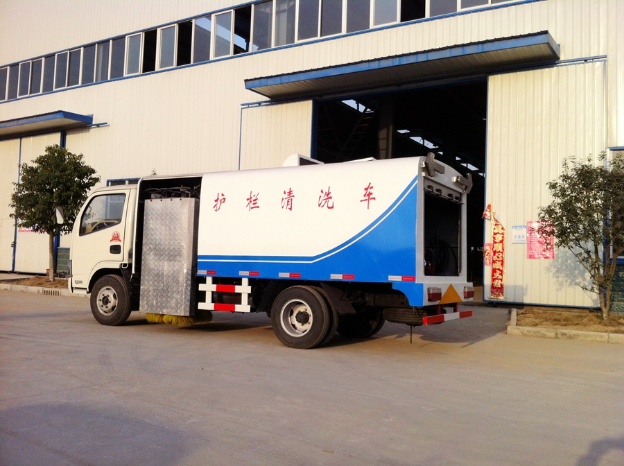 东风小多利卡护栏清洗车图片,小型城市护栏清洗车图片