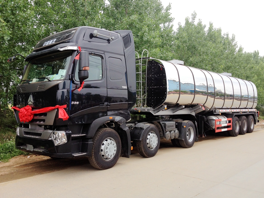 重汽三轴半挂式油罐运输车图片