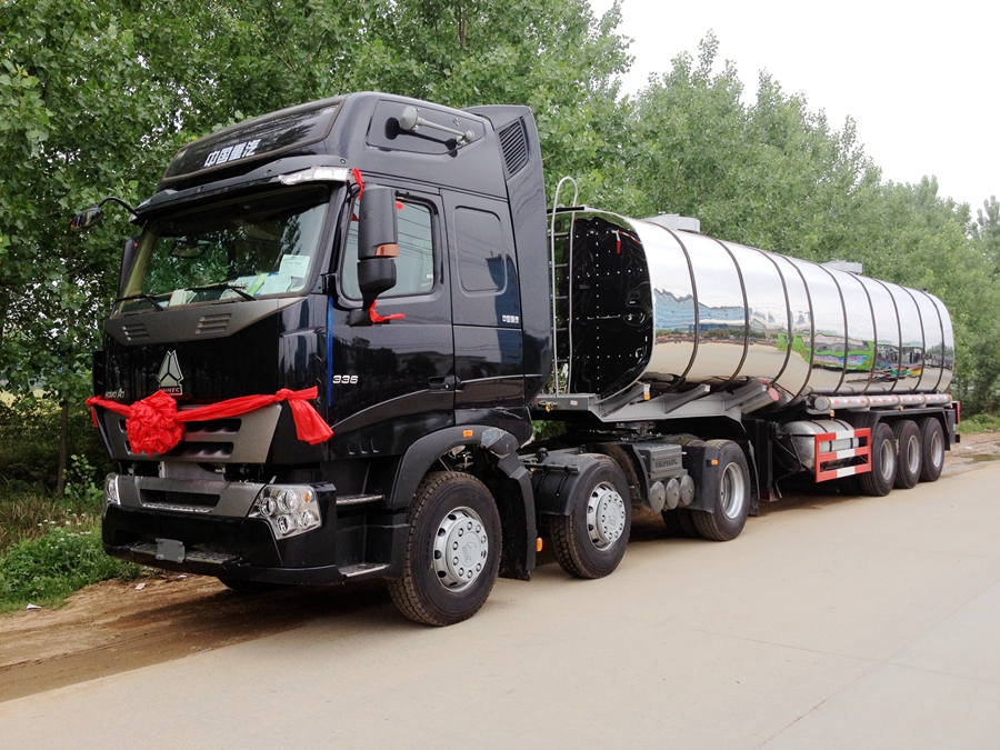 重汽三轴半挂式油罐运输车图片
