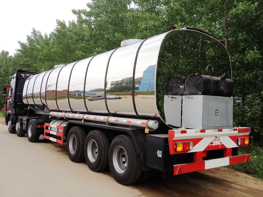 重汽三轴半挂式油罐运输车图片