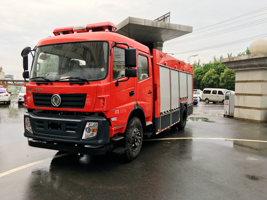 东风单桥泡沫式消防车图片