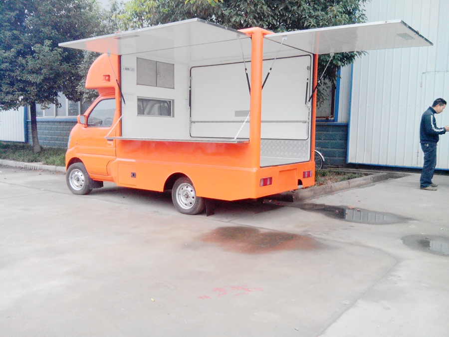小型厢式移动零售车图片