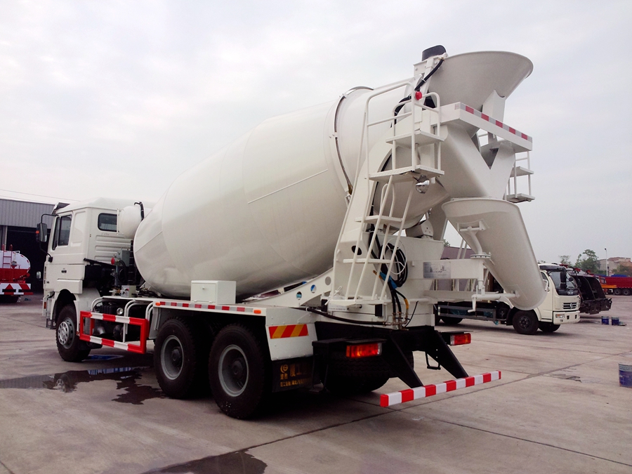 陕汽德龙后八轮水泥搅拌车图片,陕汽德龙F3000后双桥搅拌车图片