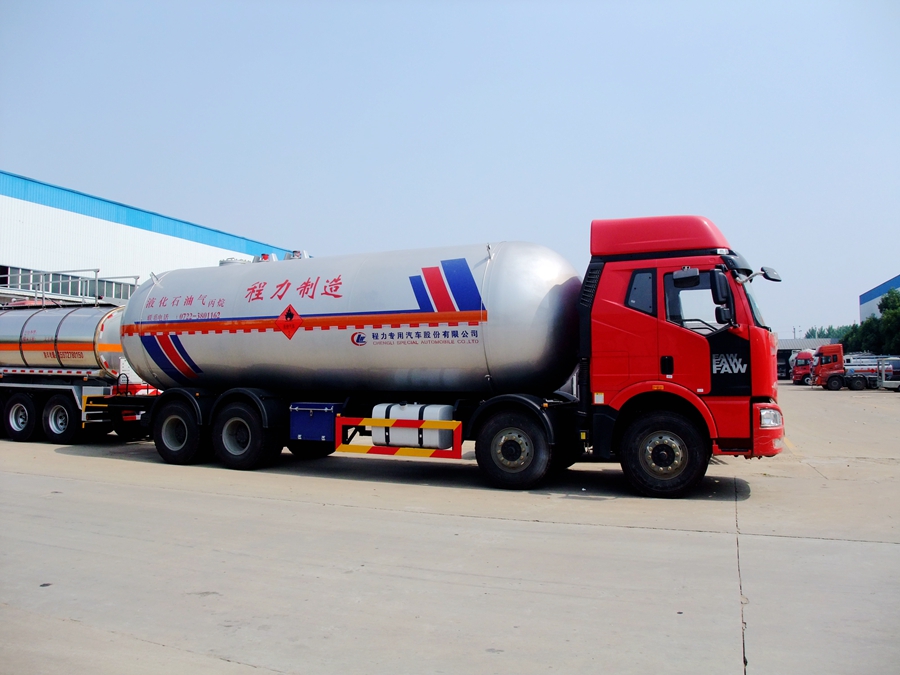 解放J6前四后八液化气体运输车图片,35.5立方液化气运输车图片