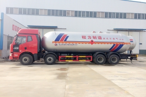 解放J6前四后八液化气体运输车图片