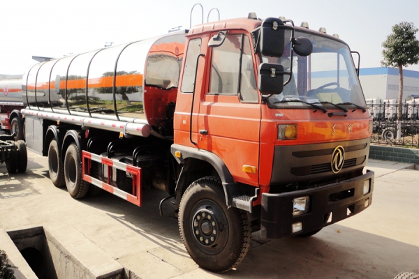 东风后八轮化工液体运输车图片