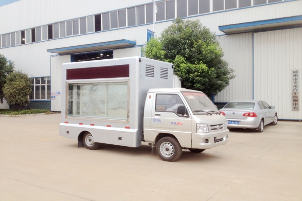 福田驭菱小型LED广告车图片