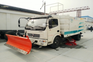 多功能除雪车图片