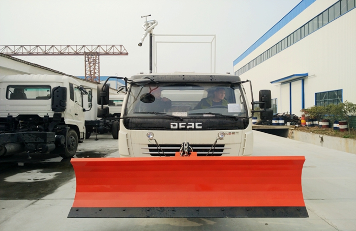 多功能除雪车图片,除雪洒水车图片,除雪扫路车图片