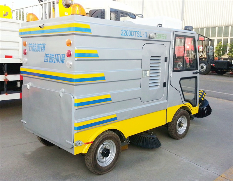 电动2200DTSL型扫地车图片,封闭式驾驶扫地机图片