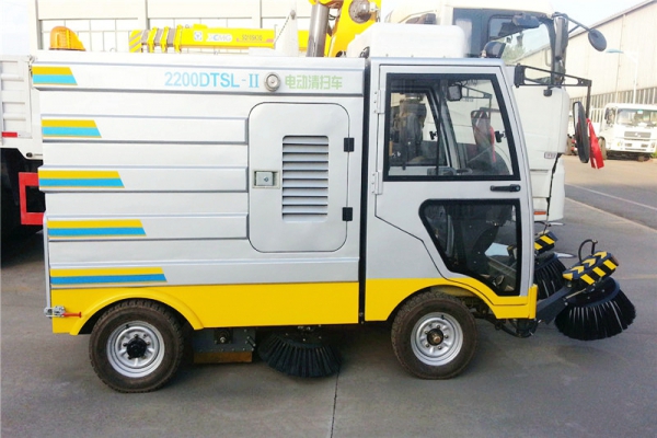 电动2200DTSL型环卫扫地车图片