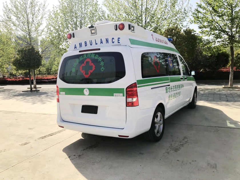奔驰新威霆救护车外观实拍图片,奔驰威霆医疗救援车右后图片 奔驰新威霆救护车外观实拍图片,奔驰威霆医疗救援车右后图片
