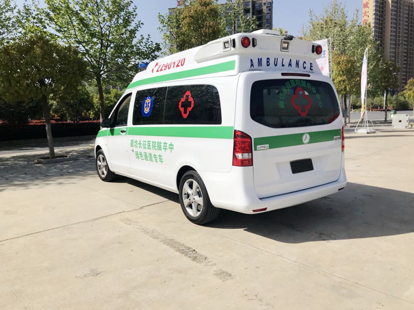 奔驰新威霆救护车外观实拍图片,奔驰威霆医疗救援车左后图片 奔驰新威霆救护车外观实拍图片,奔驰威霆医疗救援车左后图片