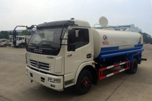 湖北程力改装洒水车“前冲后洒” 年节水万吨以上