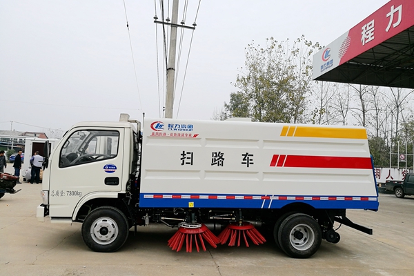 如何正确操作道路清扫车的流程