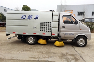 预防扫路车机械运动件漏油的措施