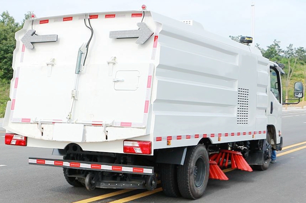 道路清扫车驾驶需要注意的几点！