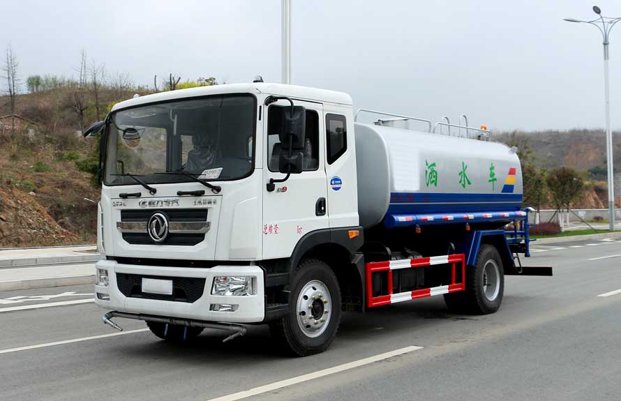 东风D9系列12吨洒水车