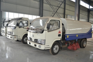 程力公司热心帮助客户选购扫路车 获得用户赞赏