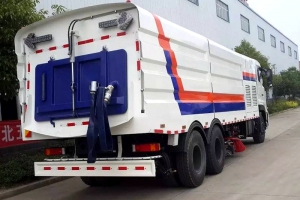 东风天锦比较大型洒水扫地多功能车 价格79万