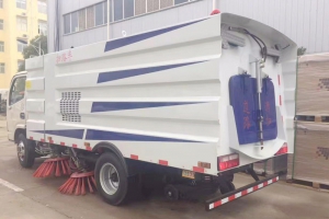 湖北程力环卫车厂家提醒您————怎样延长扫地车的使用寿命