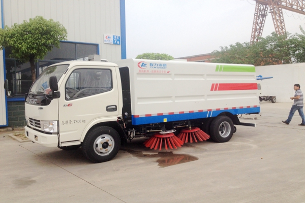 环卫扫路车的保养方法以及使用说明