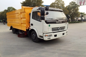 扫路车:路牙、路沿清扫原理