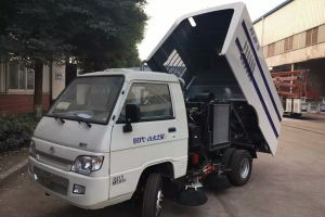 福田时代小型扫路车  虽小用处大