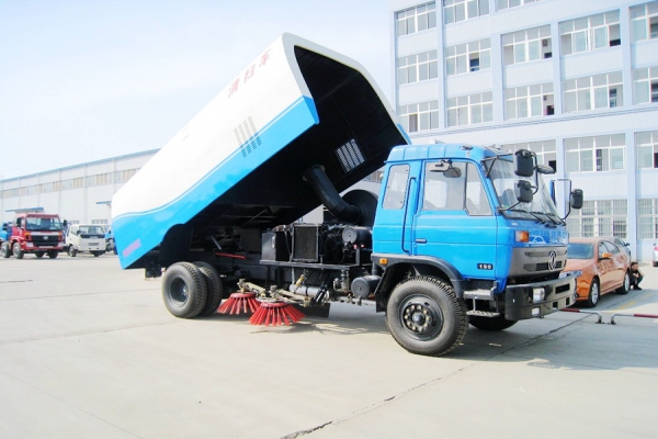 夏日清扫车工作时间长日常维护应当注意的几个地方