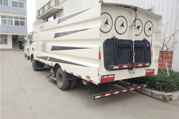 程力纯吸式扫路车非同一般的性能特点