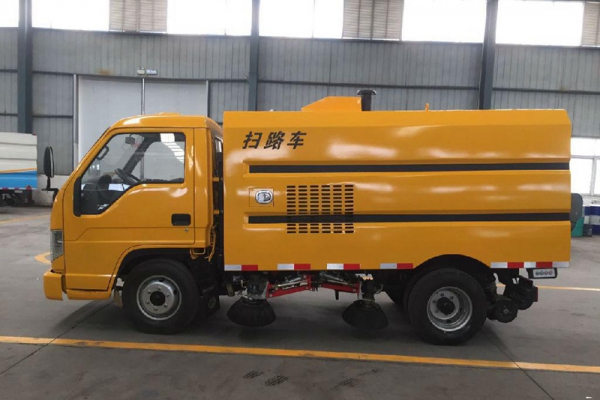道路清扫车厂家讲解：城市路面如何使用道路清扫车