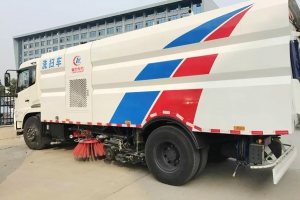 “一车多用 功能强大” 环卫工人的好朋友