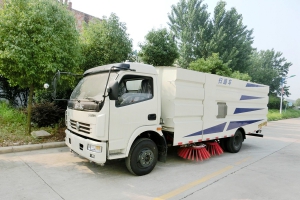 持续高温 扫路车如何做好防暑工作？